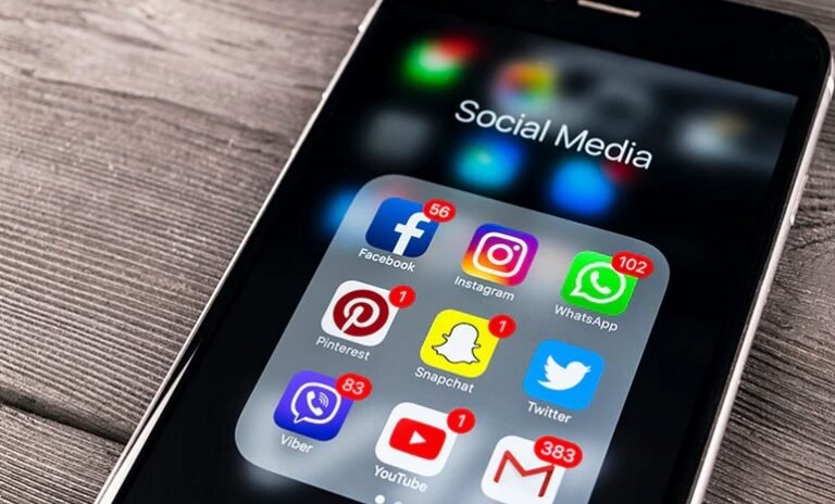 Navigating Social Media’s Influence on Lifestyle Choices